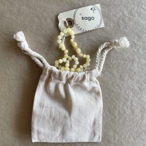 SAGA-NECKLACE-AMBER-barnsteen-MILKY