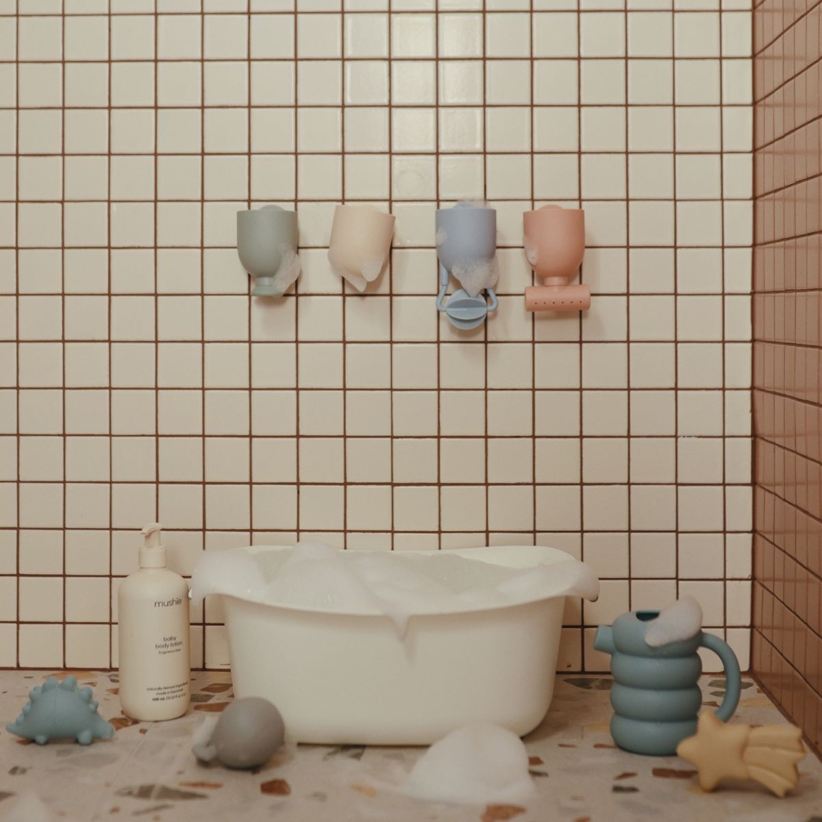 mushie-bath-set-pour-and-play-bad-speelgoed